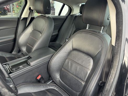 Used 2019 Jaguar XE Prestige image 22