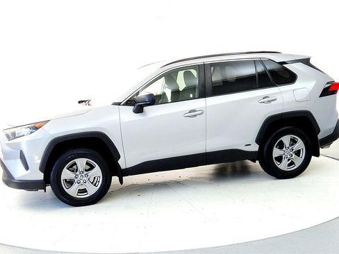 Certified 2022 Toyota RAV4 LE image 3