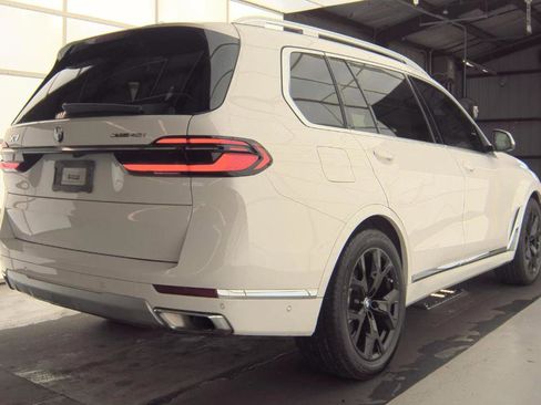 Used 2023 BMW X7 xDrive40i w/ Premium Package image 3