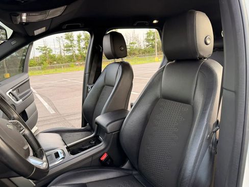 Used 2018 Land Rover Discovery Sport SE AWD/4WD image 25