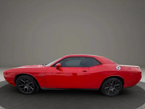 Used 2018 Dodge Challenger R/T RWD image 8