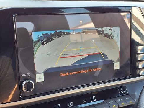 Used 2025 Toyota Camry SE image 11