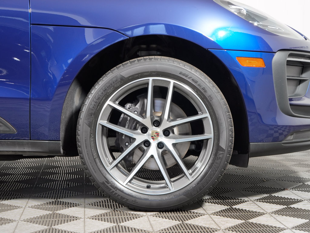 Certified 2024 Porsche Macan w/ Premium Plus Package AWD/4WD image 16