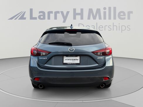 Used 2015 MAZDA MAZDA3 i Touring w/ Technology Package FWD image 4