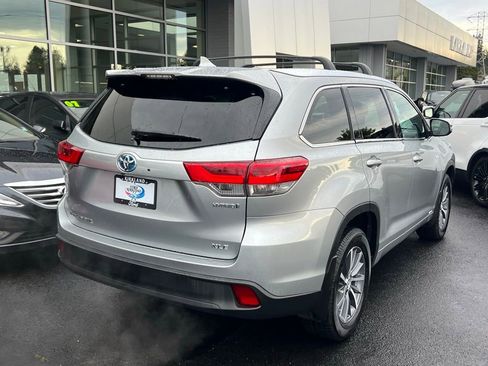 Used 2017 Toyota Highlander XLE image 7