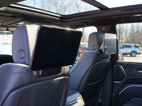 Used 2023 Cadillac Escalade Sport w/ LPO, ONYX Package image 27