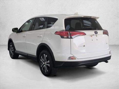 Used 2018 Toyota RAV4 LE FWD image 8