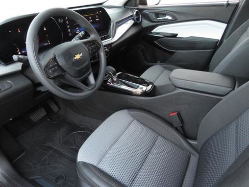 Used 2024 Chevrolet Trax LT image 13