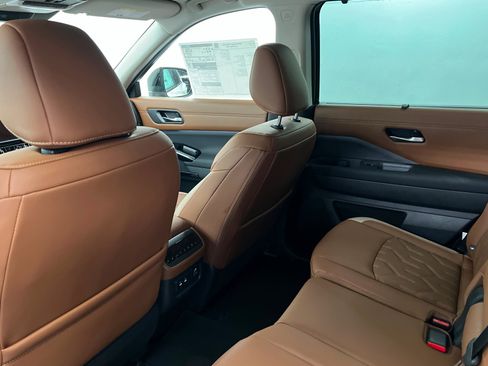 New 2026 Nissan Pathfinder Platinum image 19