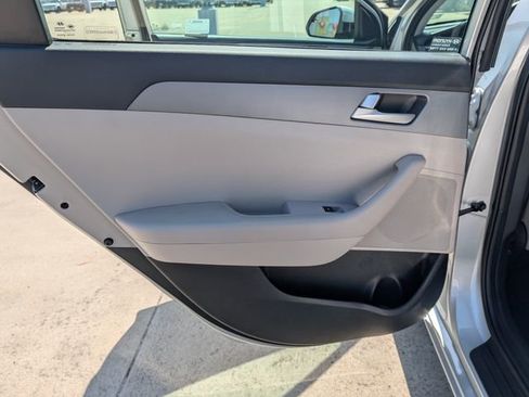 Used 2017 Hyundai Sonata SE FWD image 19