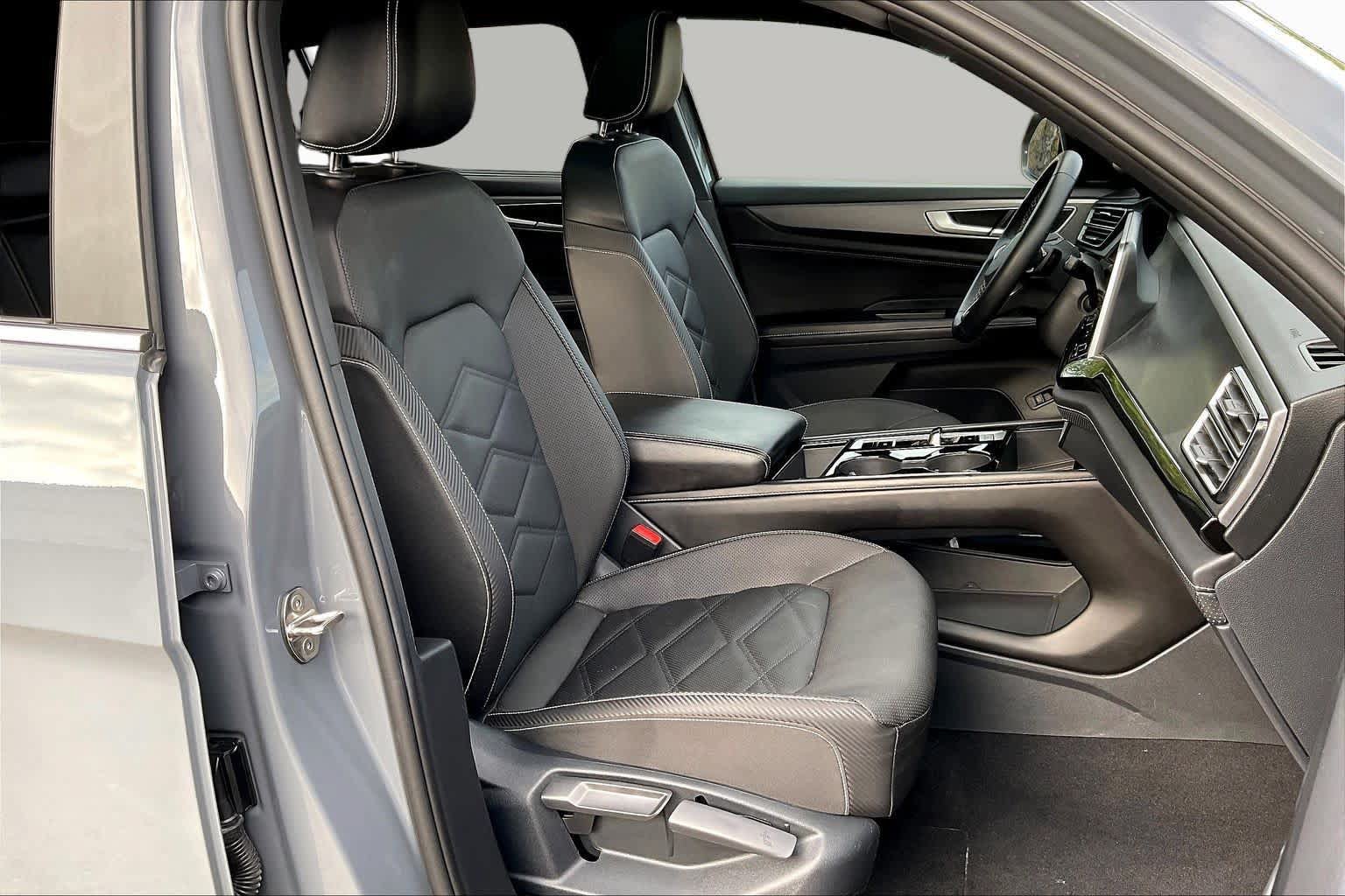 Used 2026 Volkswagen Atlas Cross Sport SE FWD image 9