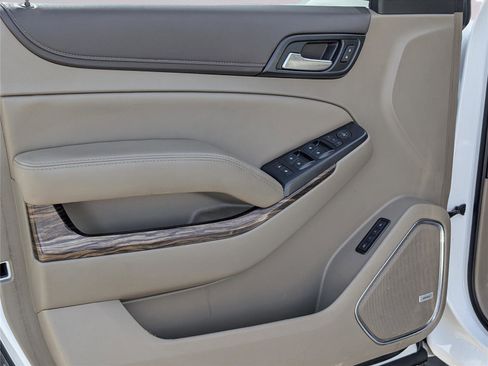 Used 2017 GMC Yukon SLT image 13