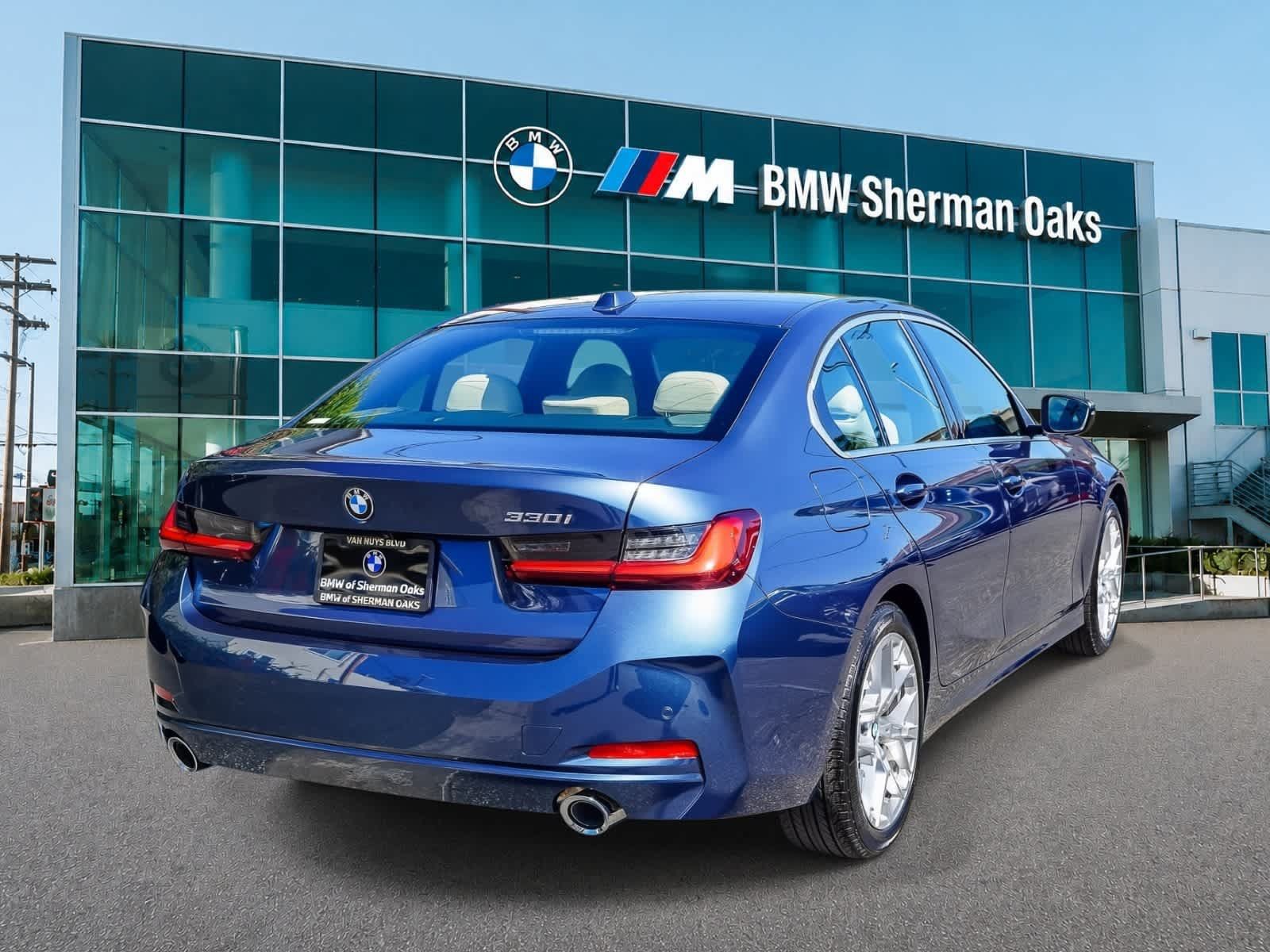 Used 2026 BMW 330i Sedan w/ Premium Package RWD image 4
