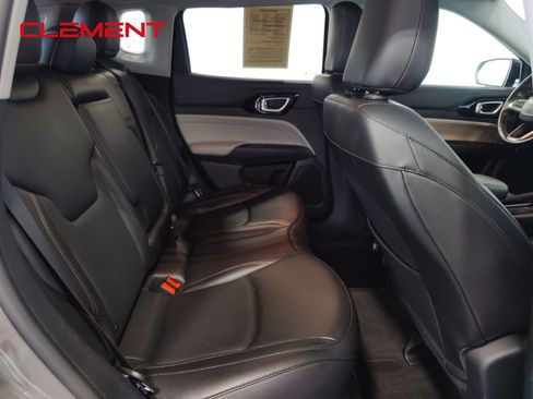 Used 2022 Jeep Compass Limited image 40