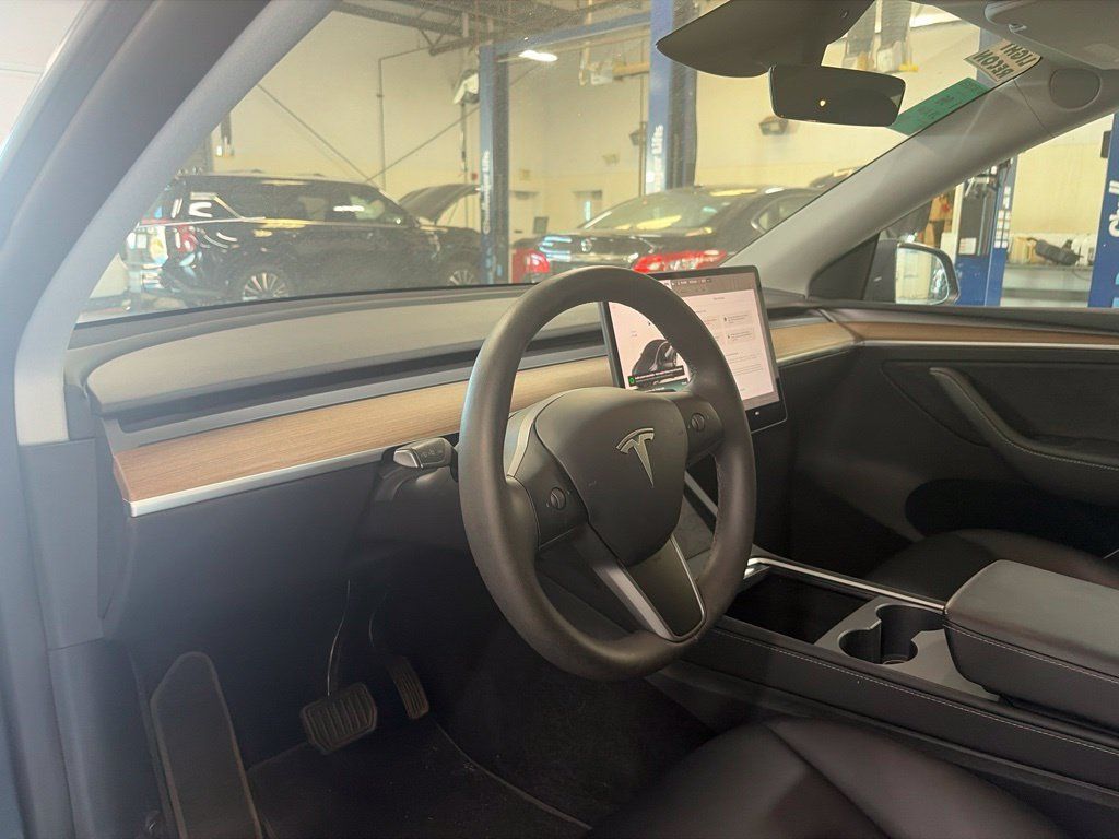 Used 2023 Tesla Model Y 2WD image 9