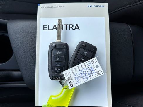 Used 2024 Hyundai Elantra SE image 34