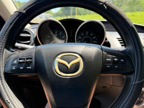 Used 2010 MAZDA MAZDA3 i Touring FWD image 6