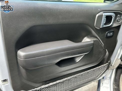 Used 2024 Jeep Wrangler Unlimited AWD/4WD image 14