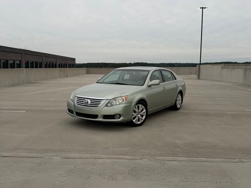 Used 2008 Toyota Avalon XLS FWD image 2