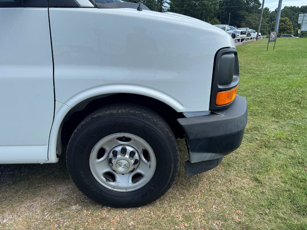 Used 2017 Chevrolet Express 2500 RWD image 7