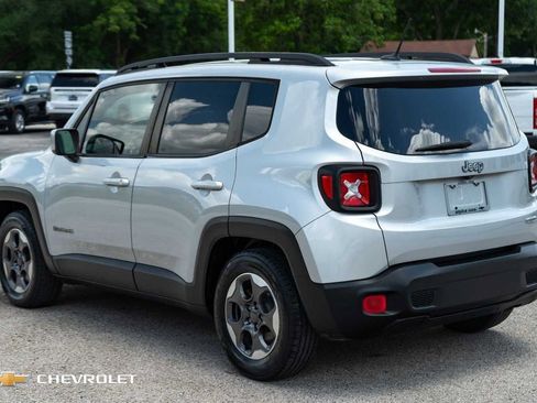 Used 2015 Jeep Renegade Latitude FWD image 10
