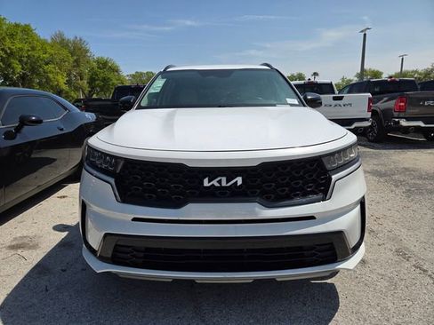 Used 2022 Kia Sorento S image 2
