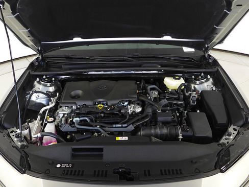 Used 2025 Toyota Camry SE w/ Convenience Package image 6