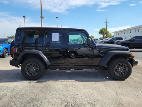 Used 2025 Jeep Wrangler Unlimited Sport AWD/4WD image 8