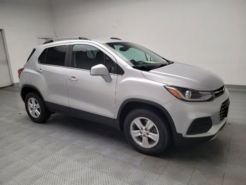Used 2017 Chevrolet Trax LT w/ LT Convenience Package image 11