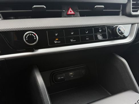 Used 2025 Kia Sportage LX image 37