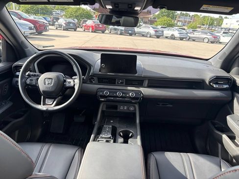 Used 2025 Honda Pilot TrailSport image 37