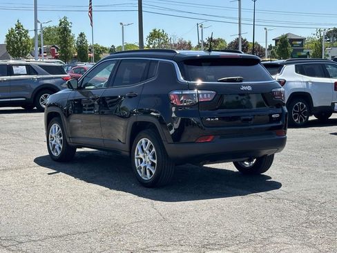 Used 2024 Jeep Compass Latitude AWD/4WD image 6