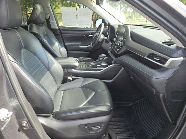Used 2020 Toyota Highlander XLE FWD image 36