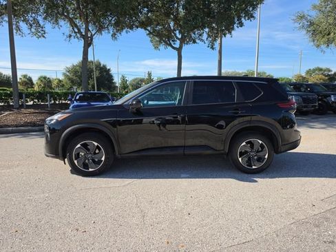 Certified 2025 Nissan Rogue SV FWD image 5