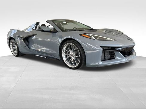 Used 2025 Chevrolet Corvette Z06 image 3