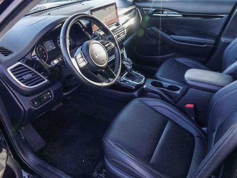 Certified 2022 Kia Seltos EX image 16