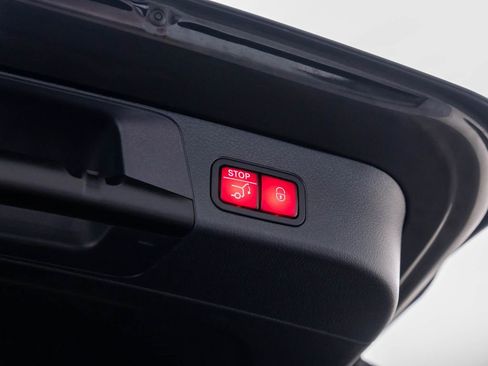 Used 2023 Mercedes-Benz GLB 250 4MATIC image 30