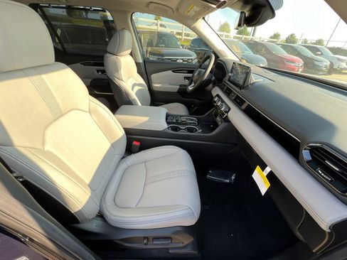 New 2025 Honda Pilot Touring image 41