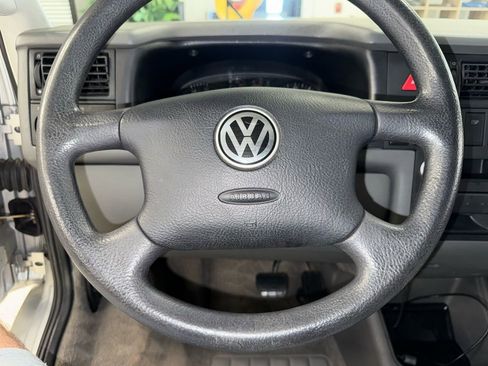 Used 2002 Volkswagen Eurovan MV image 32