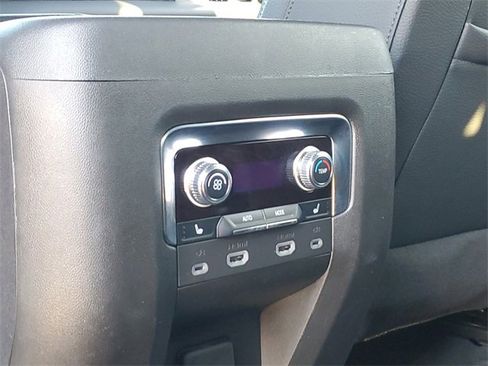 Used 2024 GMC Yukon Denali w/ Advanced Technology Package image 27