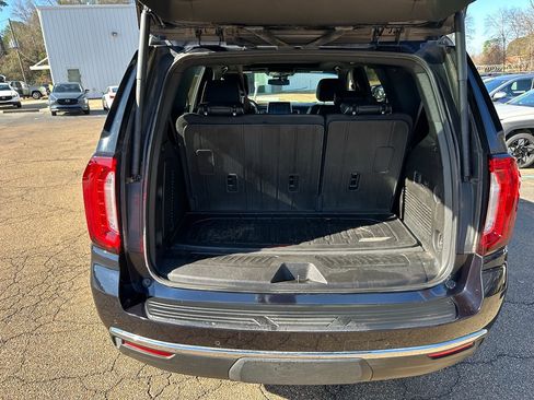 Used 2023 GMC Yukon SLT w/ SLT Premium Package image 28