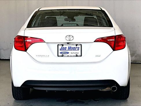 Used 2017 Toyota Corolla SE FWD image 4