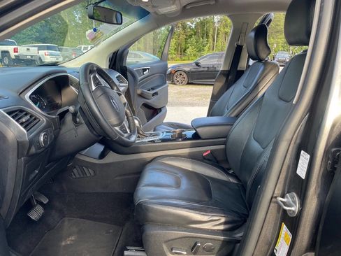 Used 2017 Ford Edge Titanium FWD image 43