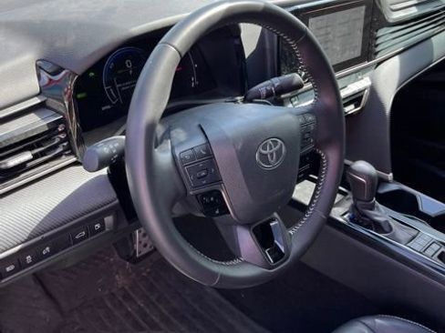 Used 2025 Toyota Camry SE FWD image 6