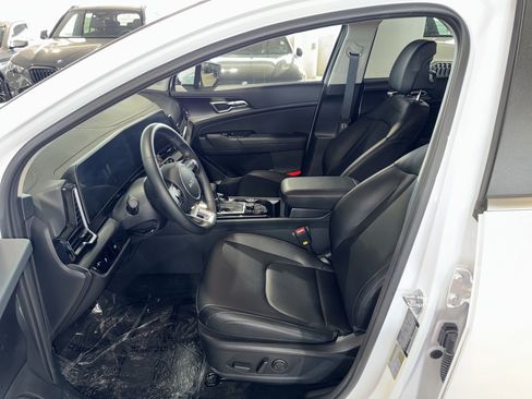 Used 2025 Kia Sportage EX FWD image 18