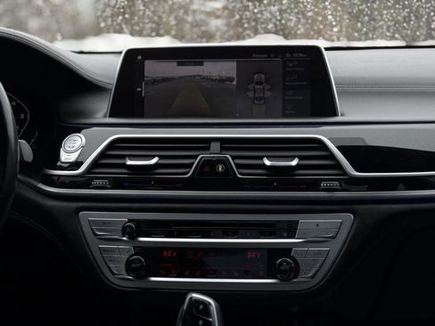 Used 2020 BMW M760i xDrive w/ Luxury Rear Seating Package image 23