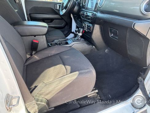 Used 2023 Jeep Gladiator Overland image 12