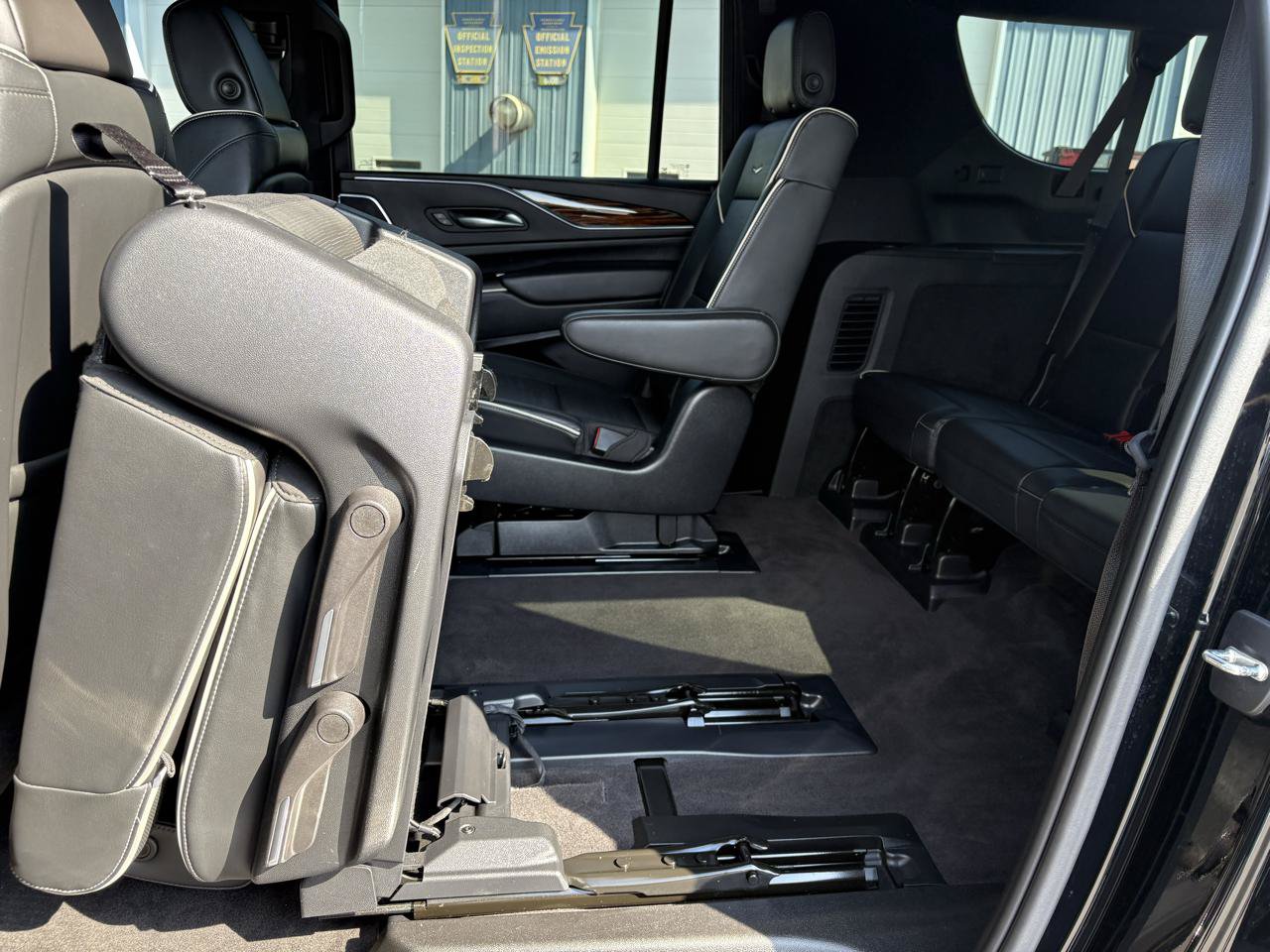 Used 2023 Cadillac Escalade ESV Premium Luxury w/ LPO, Radiant Package AWD/4WD image 25