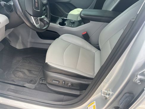 Used 2022 GMC Terrain SLT w/ LPO, Floor Liner Package FWD image 9