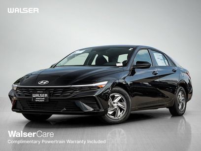 New 2025 Hyundai Elantra SE